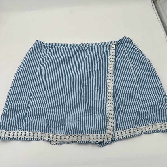 Crown & Ivy Blue and White Stripped Skort Size 14 - Picture 4 of 8